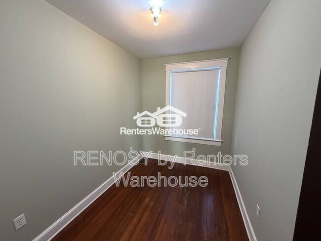 Building Photo - 400 Lyndhurst St