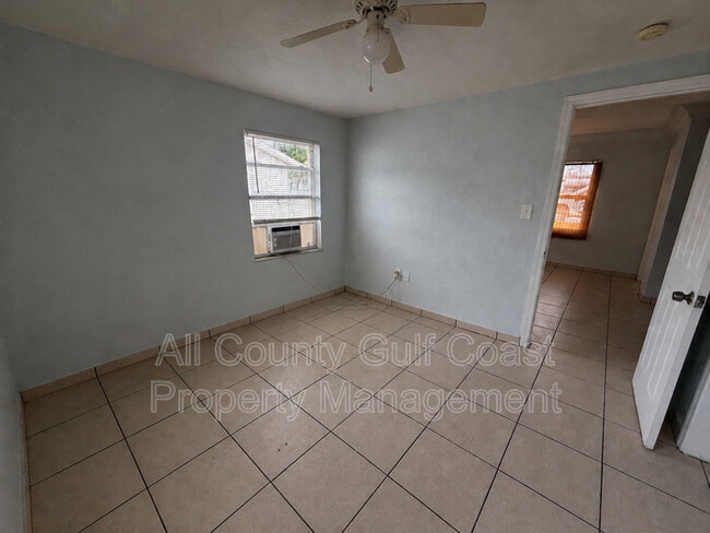 Building Photo - 2416 10th St W