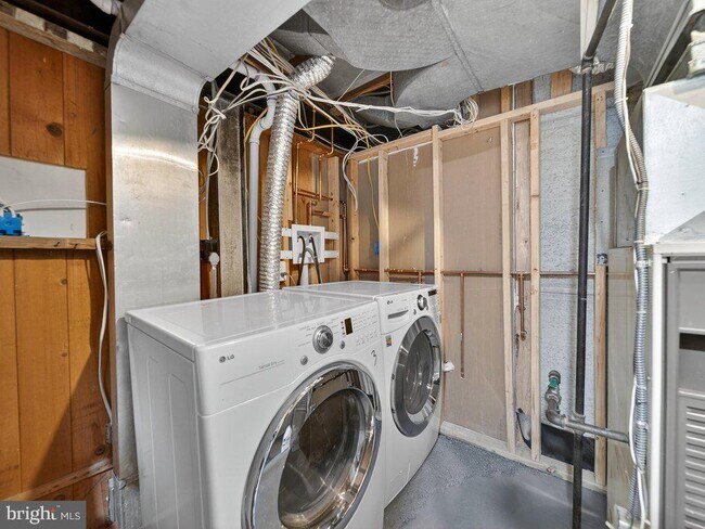 Building Photo - 10506 Lorain Ave