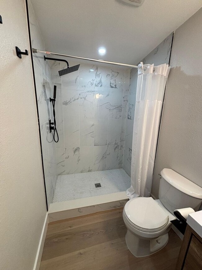 Building Photo - Fully Remodeled 3-Bedroom + Den Home for R...