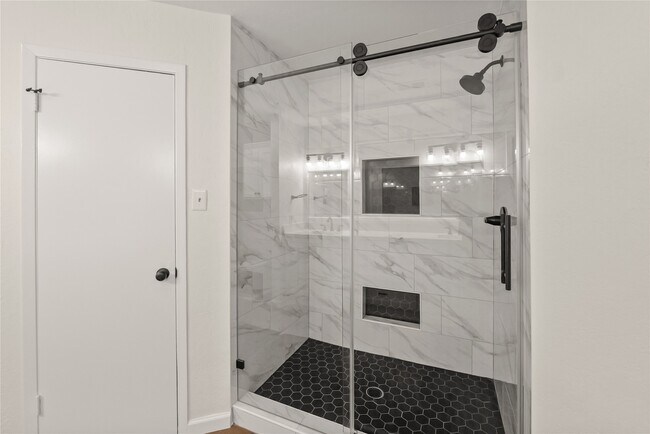 Building Photo - 3711 Fernview Dr
