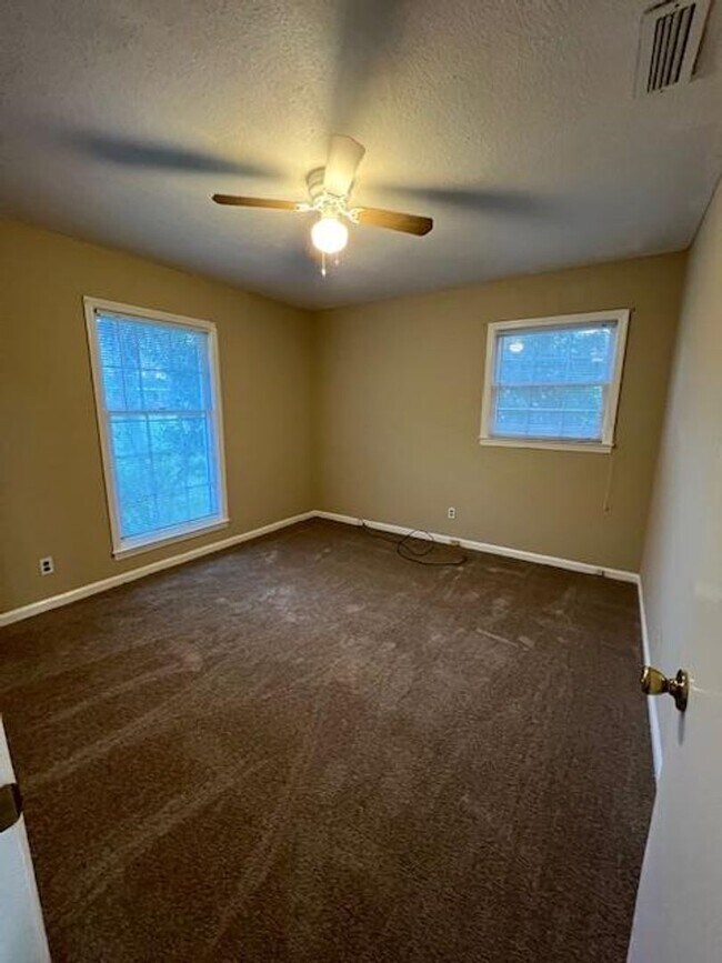 Building Photo - 3 Bedroom/2 Bath Home in Valdosta