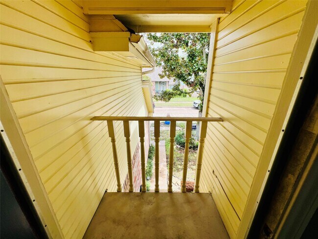 Building Photo - 16079 Hidden Acres Dr
