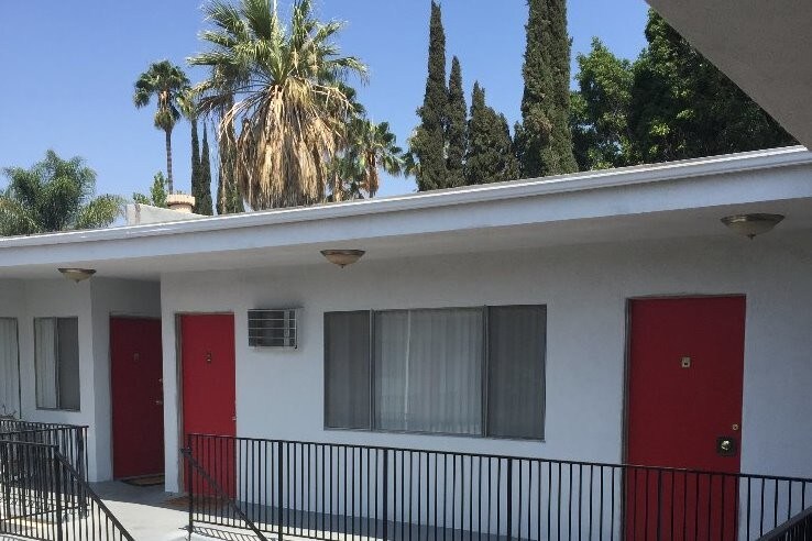 Building Photo - 13855 Burbank Blvd