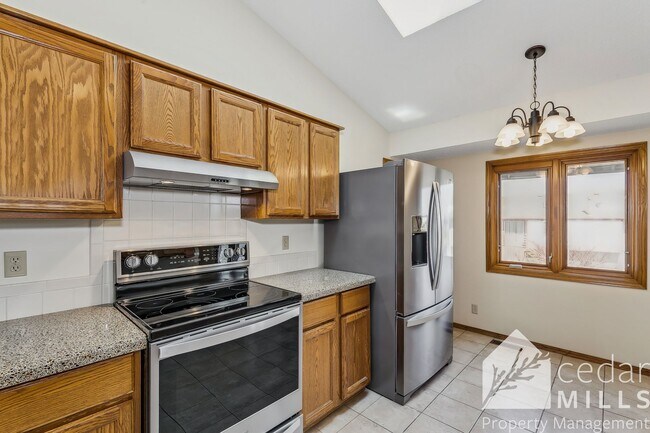 Building Photo - Wonderful Split Level Home in North Wichita