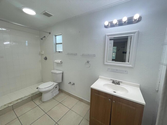 Building Photo - 754 Date Palm Dr