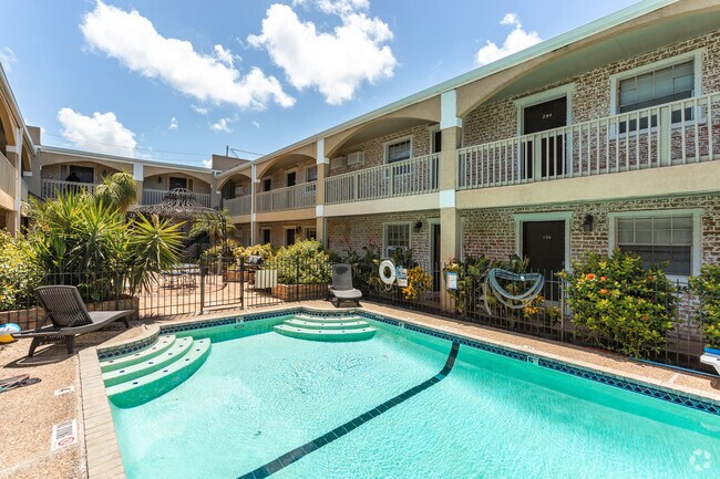Building Photo - Courtyard Villas