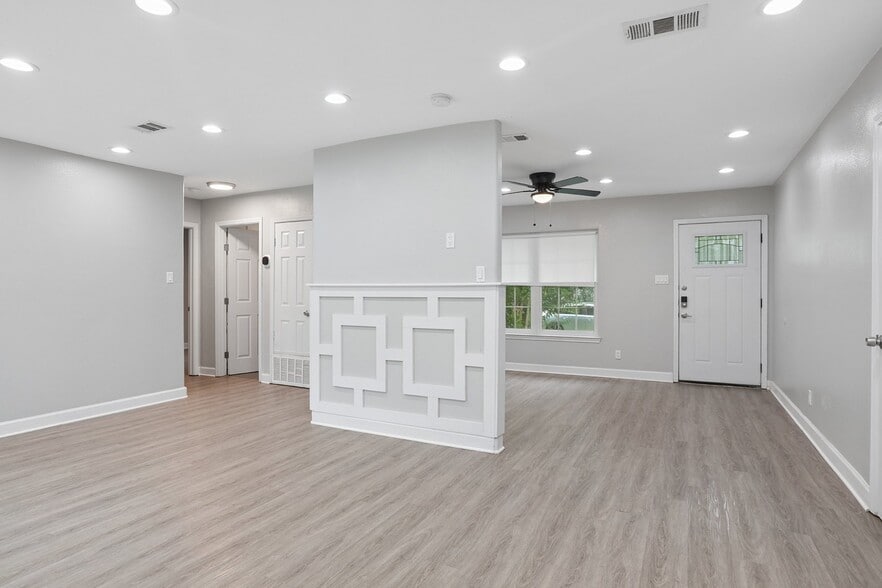 Building Photo - 2308 Devonshire Dr