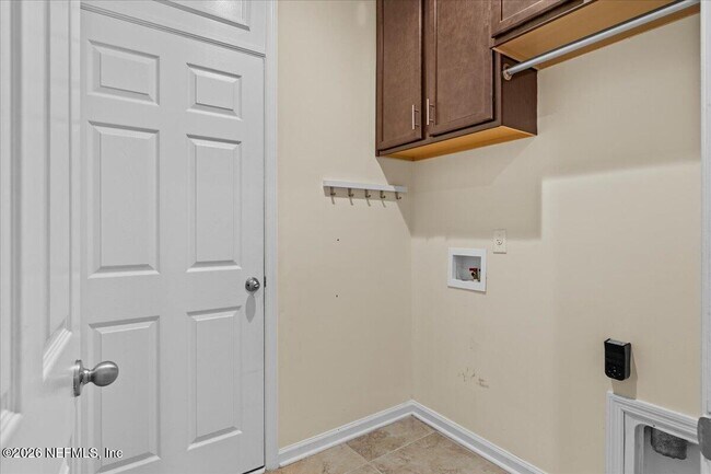 Building Photo - 1201 E Redrock Ridge Ave