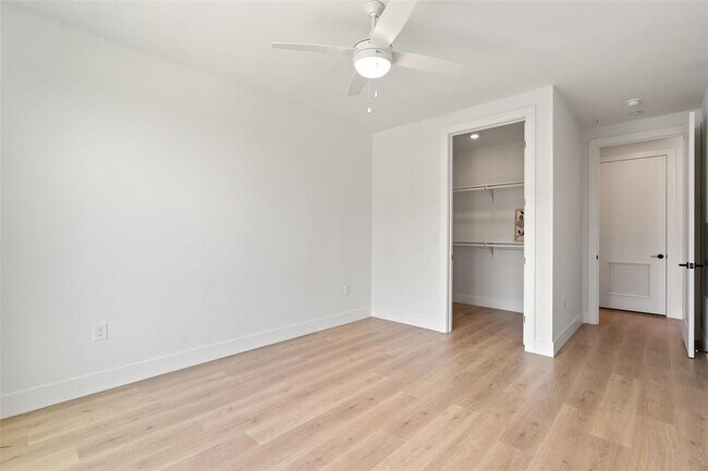 Building Photo - 1701 Simond Ave