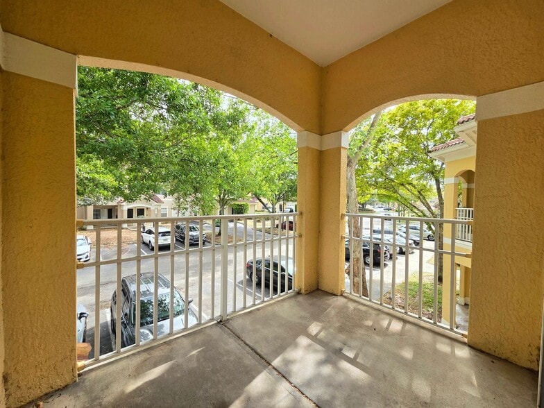 Building Photo - 1323 Arbor Lakes Cir