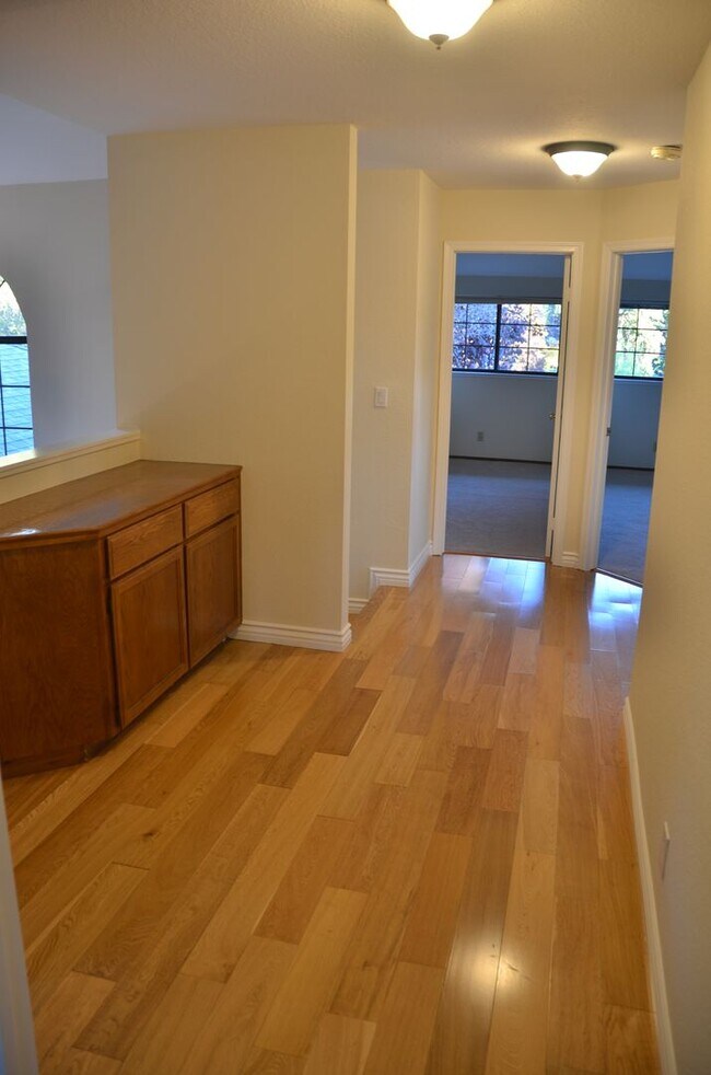 Building Photo - Gorgeous 3BR/2BA Two-Story Home with High ...