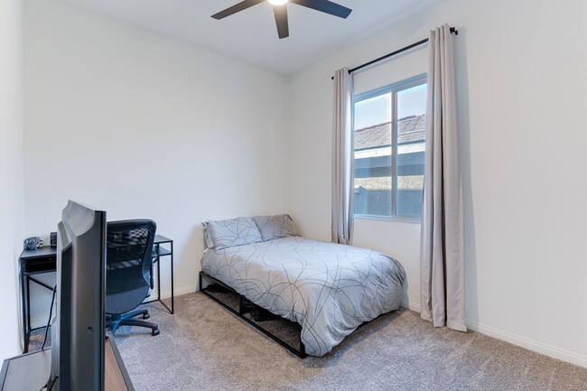 Building Photo - Charming Single-Story in Cadence with Fireplace & Entertainer’s Backyard!