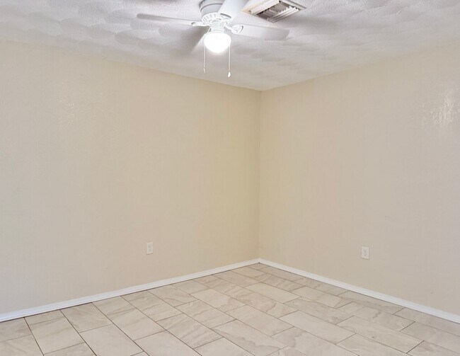 Building Photo - R# 5058-5059-P