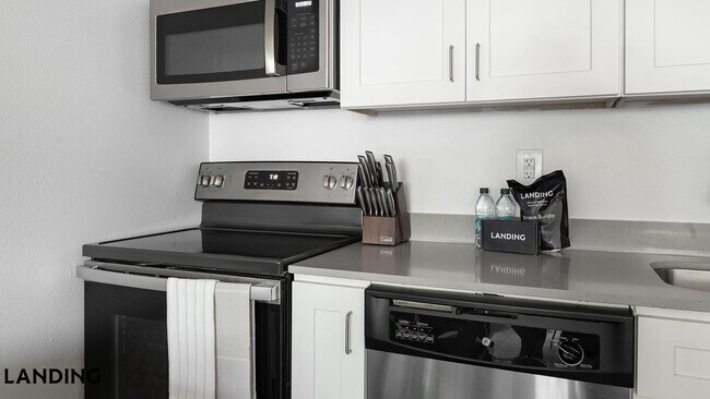 Building Photo - 2851 Maingate Village Cir