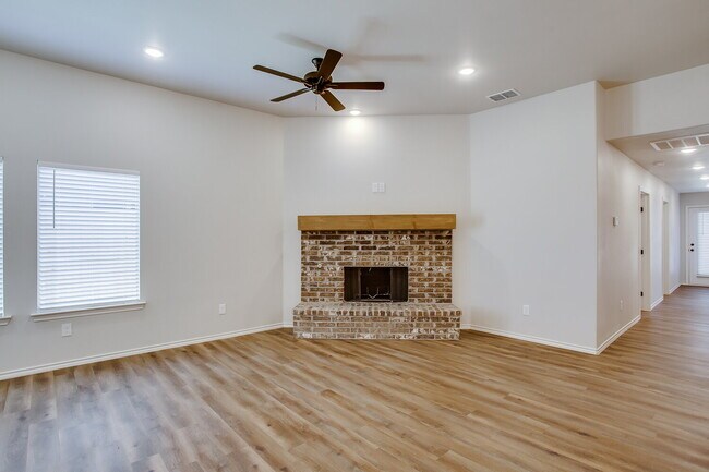 Building Photo - Wonderful Townhome in Cooper District!!