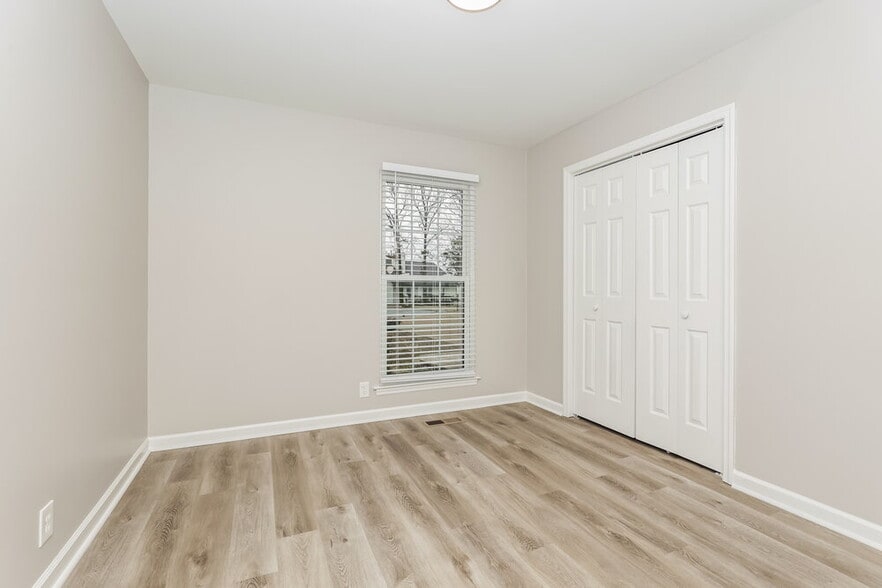 Building Photo - 208 Legend Ct