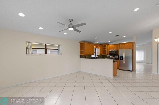 Building Photo - 10091 SW 16th Pl