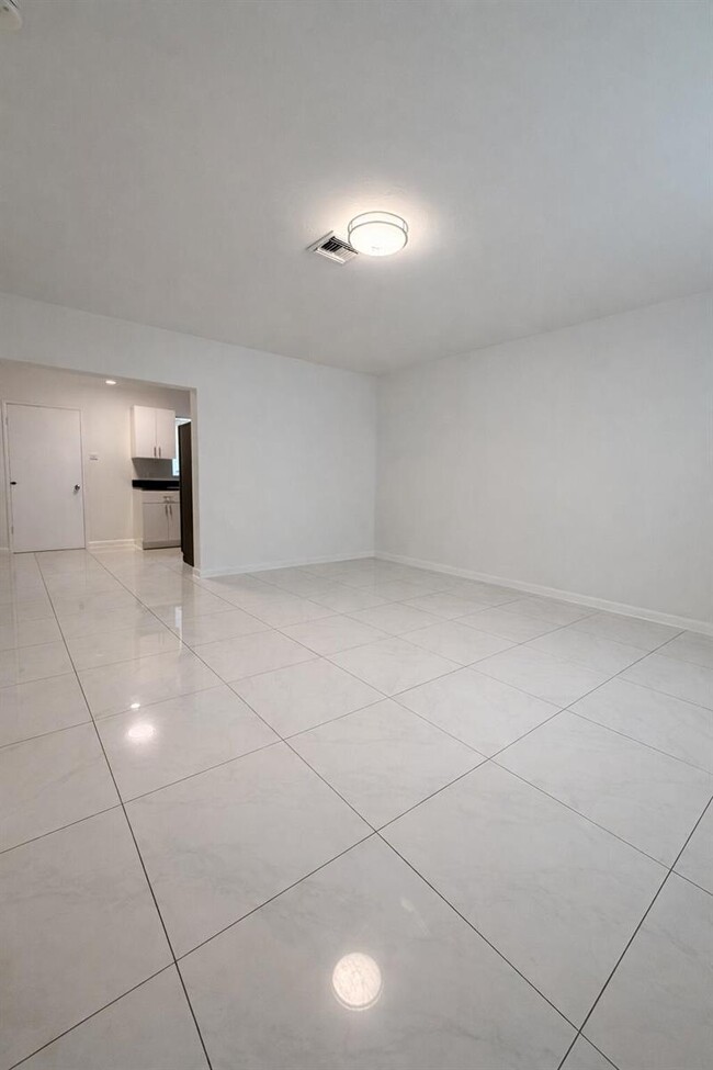 Building Photo - $2,450 1942 Funston Street #1-5