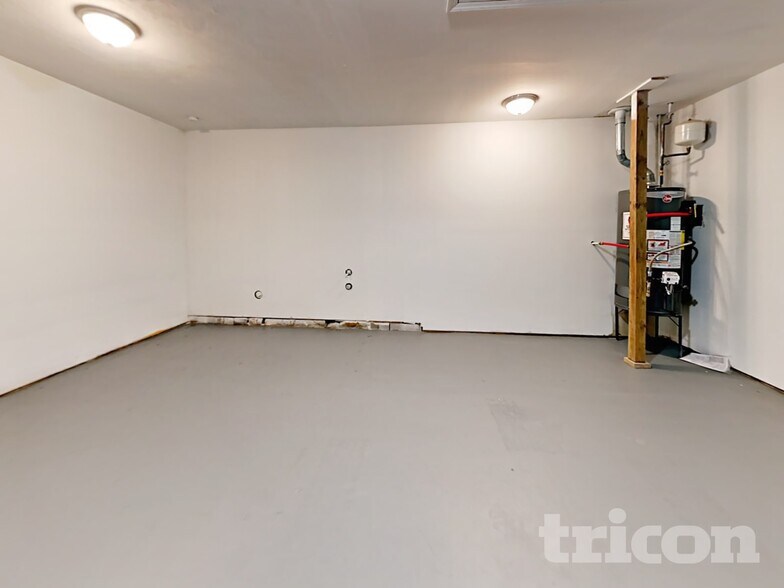 Building Photo - 201 St Charles Ave