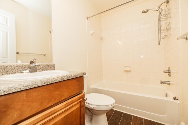 Building Photo - 748 Majestic Dr