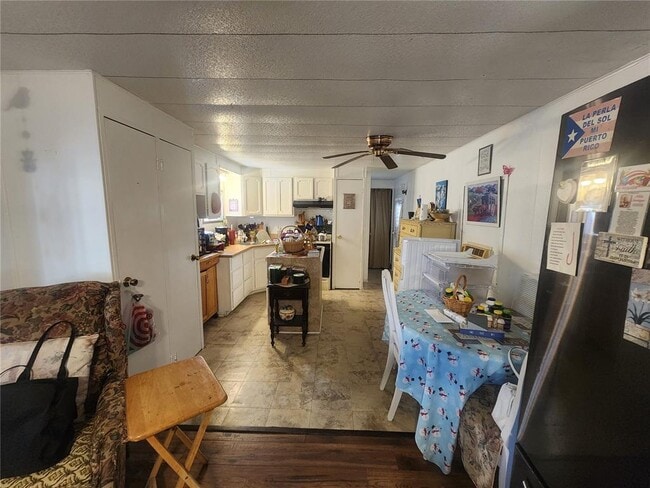 Building Photo - 59 Holly Dr