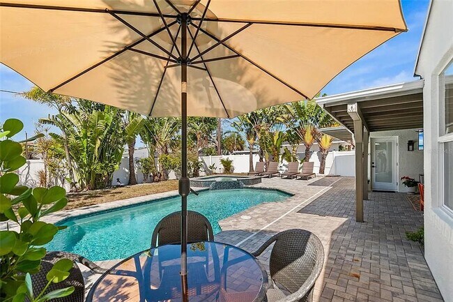 Building Photo - Coastal Luxury Living Just Minutes from Madeira Beach - 3bed | 2 bath