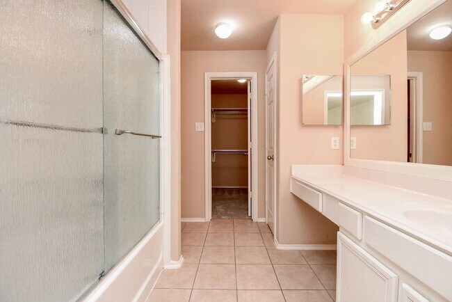 Building Photo - 9602 Siano Pines Dr
