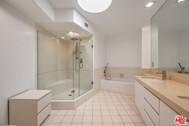 Building Photo - 1708 Clear View Dr