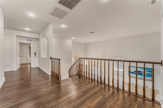 Building Photo - 56 Grossinger Ct