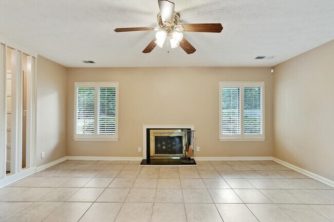 Building Photo - 2949 Torreya Way SE