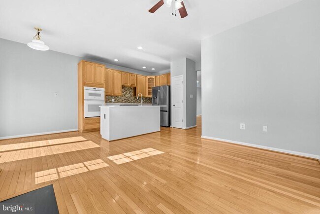 Building Photo - 6687 Roderick Loop