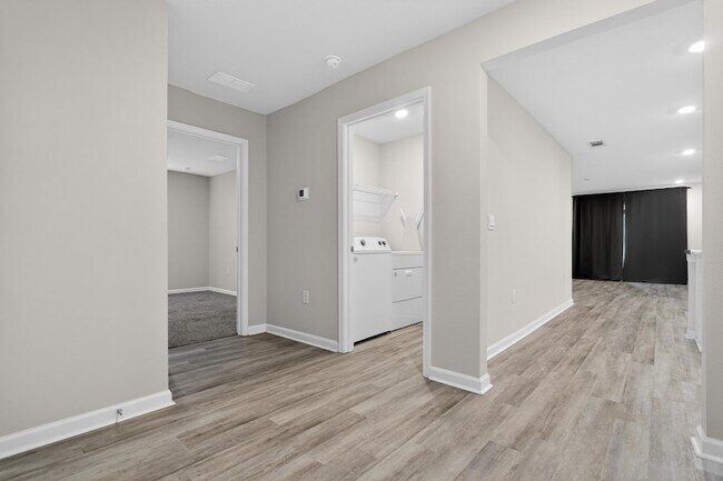 Building Photo - 6817 Interlachen Ln