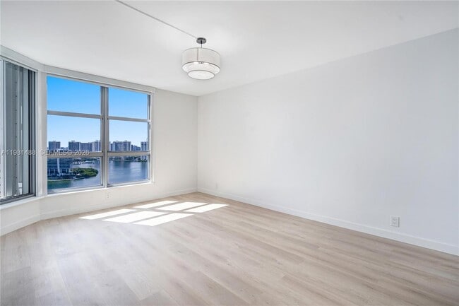 Building Photo - 19101 NE 36th Pl