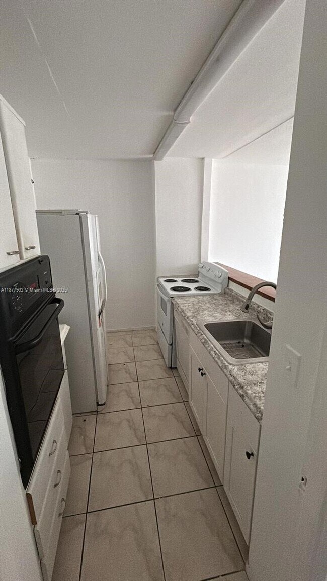 Building Photo - 7545 E Treasure Dr