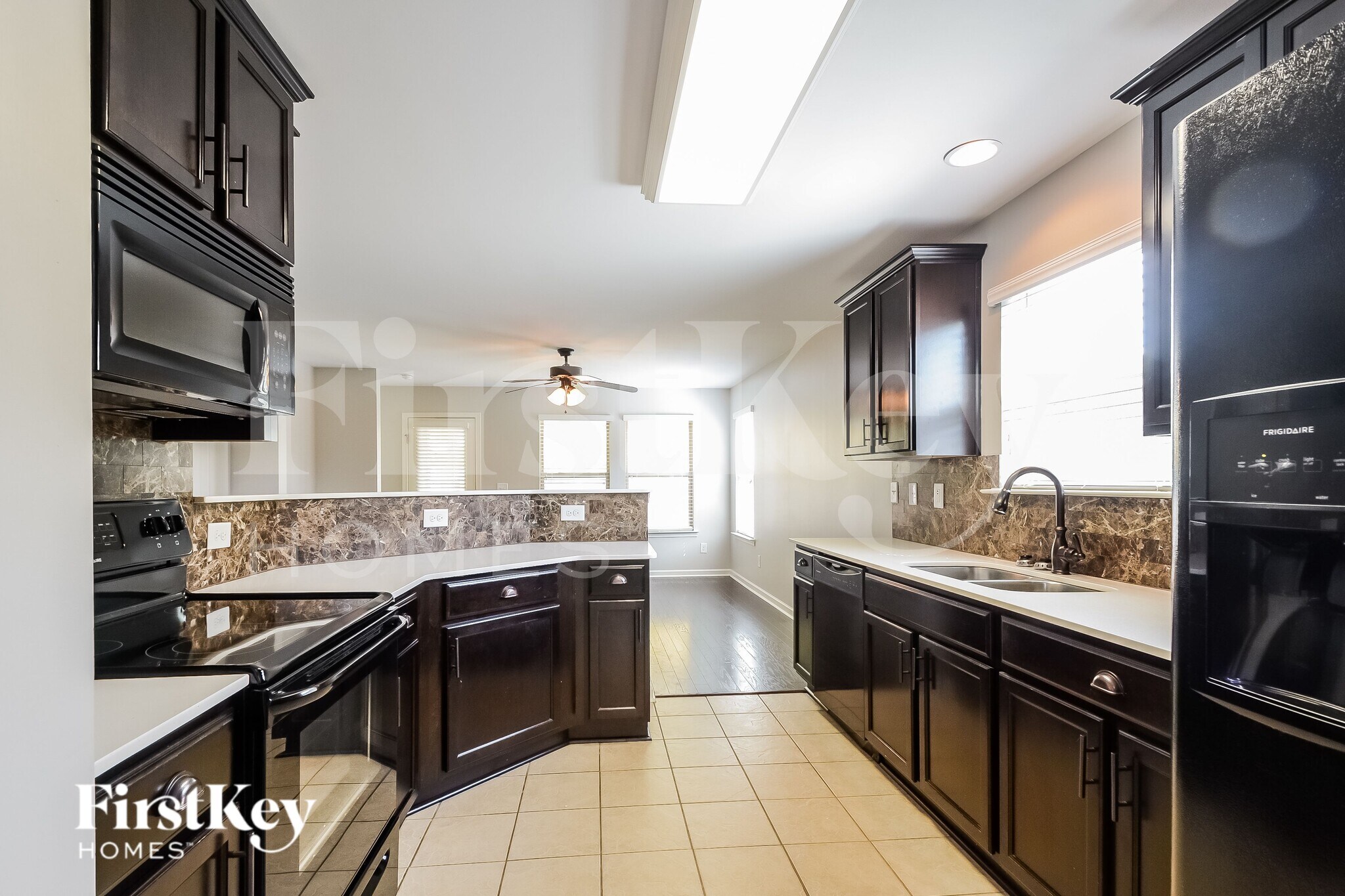 Building Photo - 465 W Park Dr