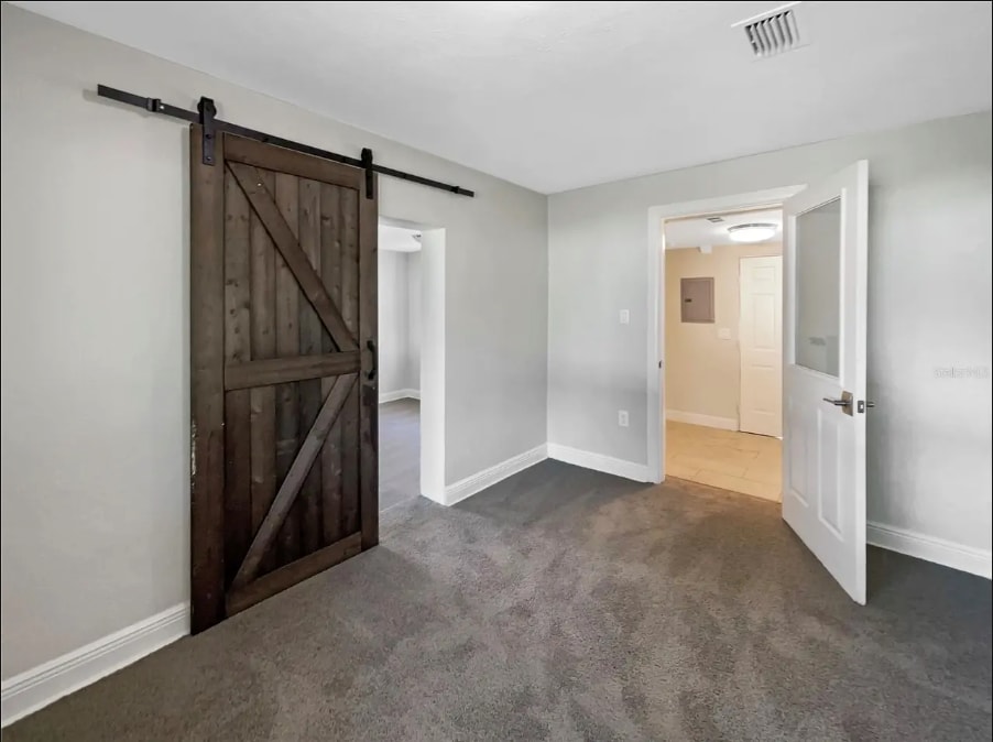 Building Photo - 370 E Waldo St