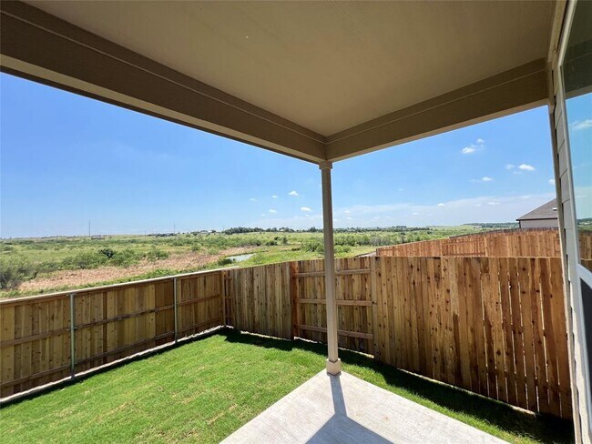 Building Photo - 561 Papaya Dr