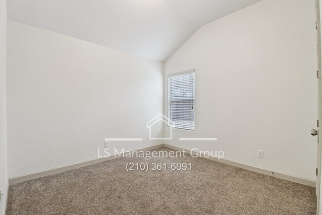 Building Photo - 1041 Water Oak