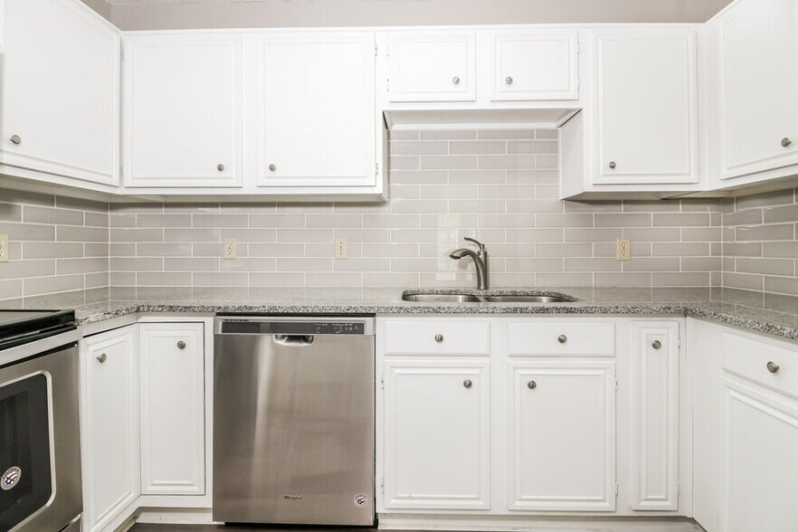 Building Photo - 7900 Flowertree Ct
