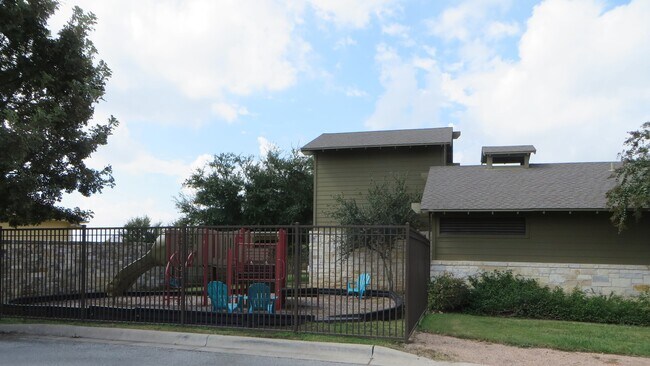 Building Photo - 3 Bedroom 2 Bathroom Villages of Berry Cre...