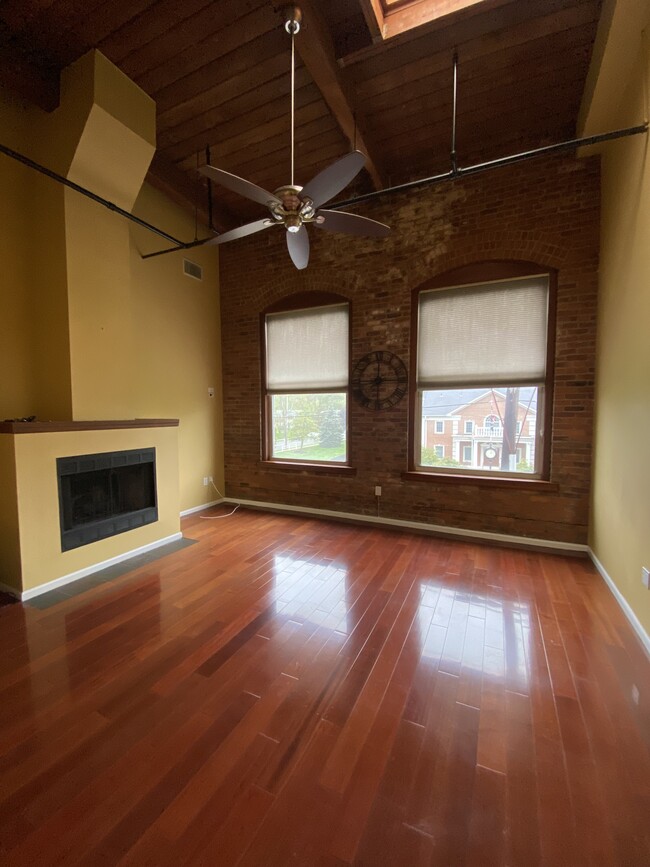 Living room - 220 Main St