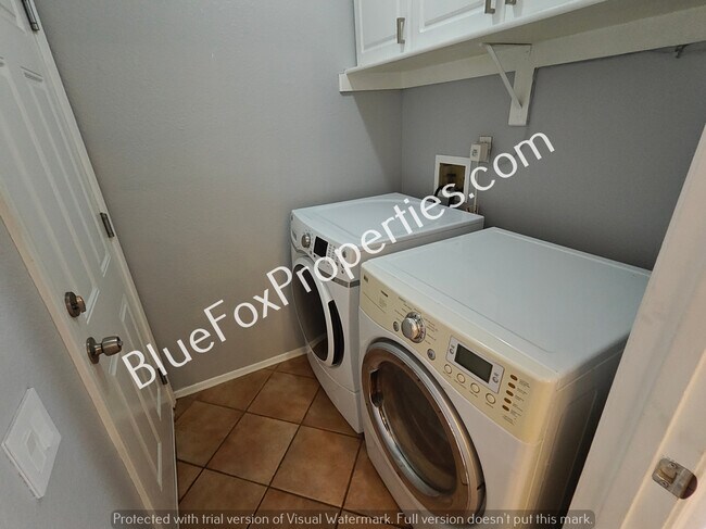 Building Photo - 9048 N Palm Brook Dr
