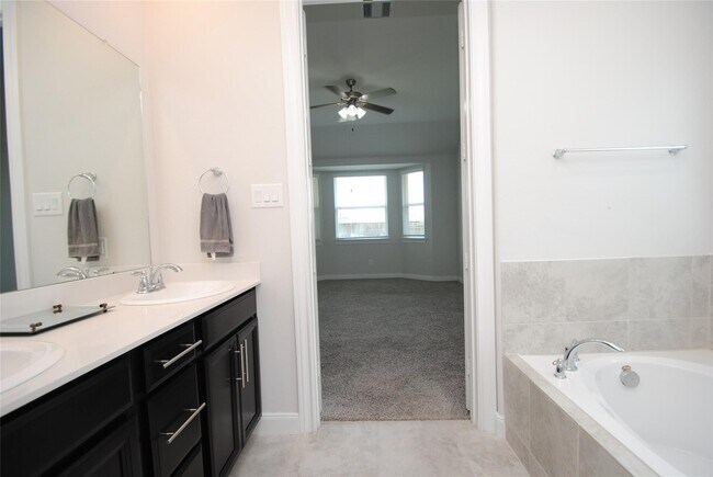 Building Photo - 8834 Arch Rock Dr
