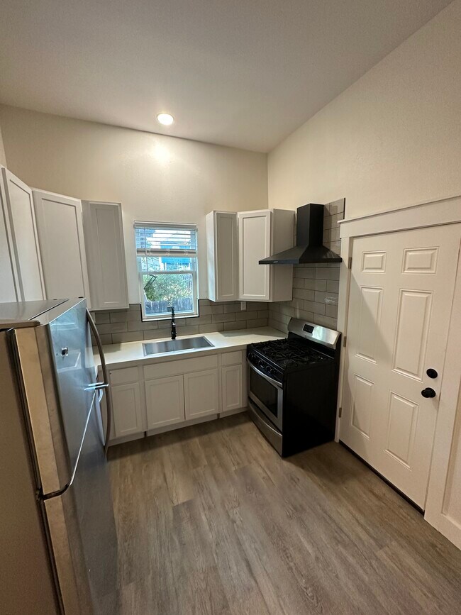 Building Photo - 1019 Steves Ave