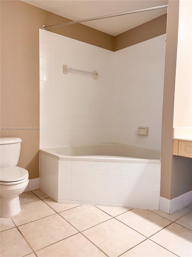 Building Photo - 2100 Greenview Shores Blvd