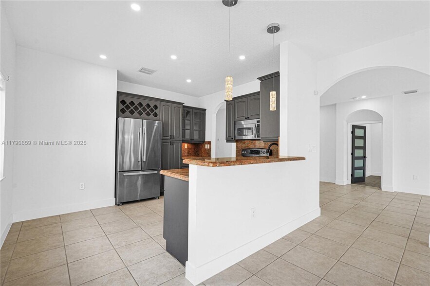 Building Photo - 14300 SW 155th Ct