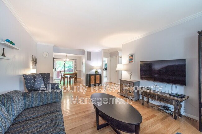 Building Photo - 10343 Bushman Dr