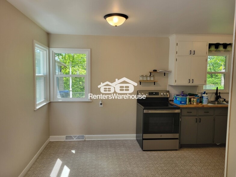 Building Photo - 738 Belwood Dr