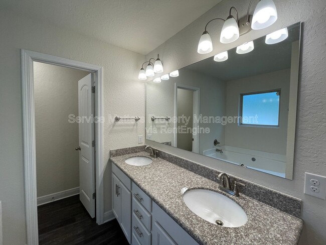 Building Photo - 5153 Peach Dr